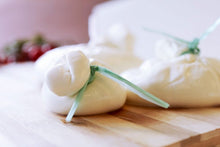 Carica l'immagine nel visualizzatore di Gallery, Ravioli con Burrata (€/etto) - Pastificio Buono