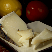 Carica l'immagine nel visualizzatore di Gallery, Mezzelune a Mano Fave e Pecorino (€/etto) - Pastificio Buono