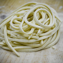Carica l'immagine nel visualizzatore di Gallery, Stringozzi (€/etto) - Pastificio Buono